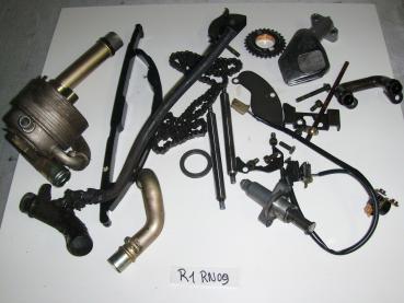 YAMAHA R1 RN09 Restteile Wärmetauscher Kettenspanner Laufschienen