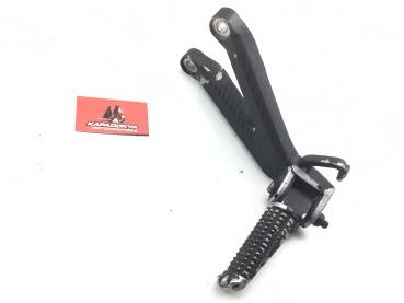 Yamaha R6 RJ03 99-01 Fußraste Sozius Fußrastenanlagehinten links