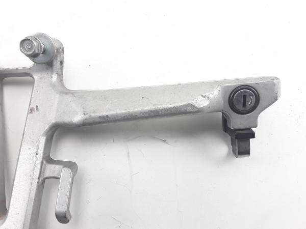 Honda CBR 600 PC25 PC 31 Bj.93-99Fußraste mit Halter Hinten Links