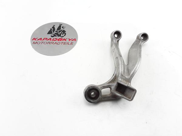 Suzuki GSXR 1000  K1 K2 Fusrastenanlage Fusraste hinten rechts
