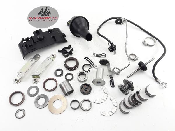 Suzuki GSXR 600 750 K6 K7 Restteile Schrauben Halter Nr.1