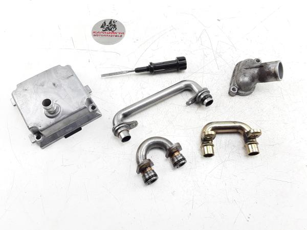 Yamaha YZF-R6 RJ05 Bj.03-04 Restteile Ölleitung Ölrohr Ölpumpe