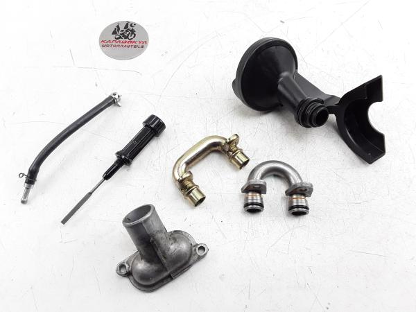 Yamaha YZF-R6 RJ05 Bj.03-04 Restteile Ölleitung Ölrohr Ölpumpe