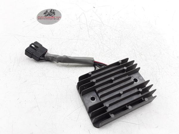 Suzuki GSXR 1000 K1 K2 Lichtmaschinenregler Gleichrichter  Lima Regler