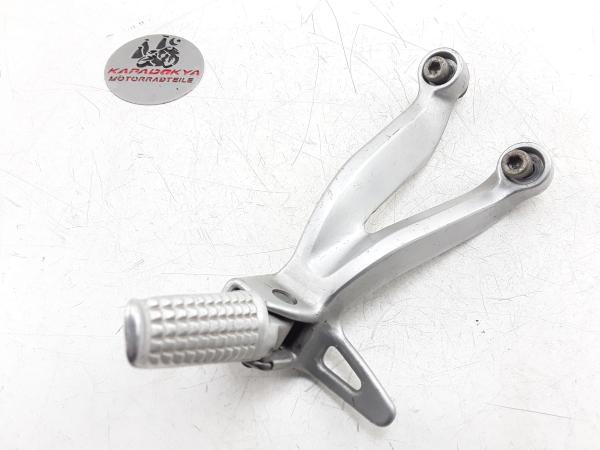 Suzuki GSXR 1000 K1 K2 Soziusfußraste hinten links