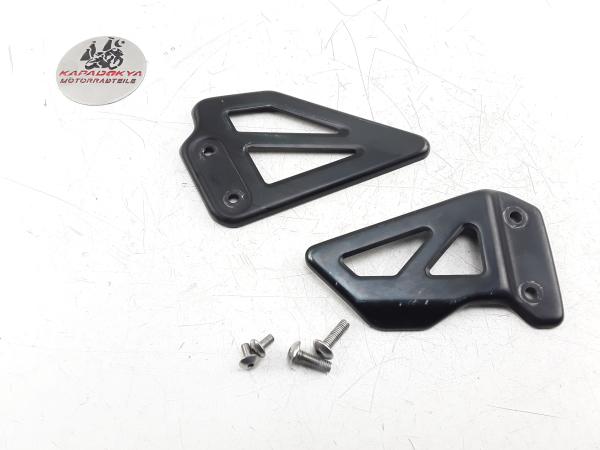 Suzuki GSXR 1000 K1 K2 Schutz Blende Fussraste rechts & links