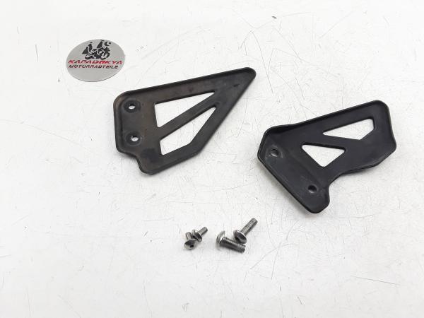 Suzuki GSXR 1000 K1 K2 Schutz Blende Fussraste rechts & links