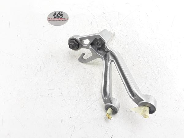 Suzuki GSXR 1000 K3 K4 Fußrastenanlage hinten rechts Fußraste