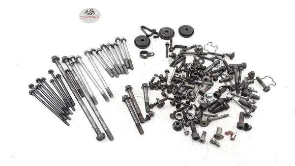 Kawasaki ZZR 1100 ZXT10D Bj.95  Schrauben Restteile Teile Rest Nr.4