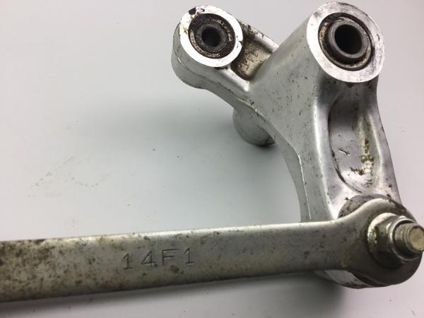 Suzuki AN 400 Burgmann Umlenkung Federbeinumlenkung Knochen 14F1