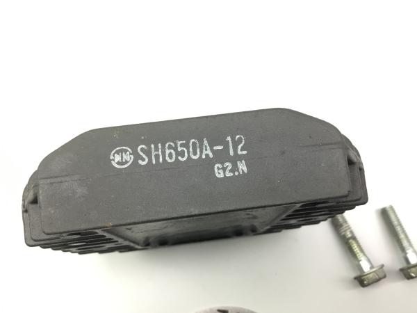 Honda CBR 1100 XX Lichtmaschinenregler Regler Gleichrichter  SH650A-12 Original
