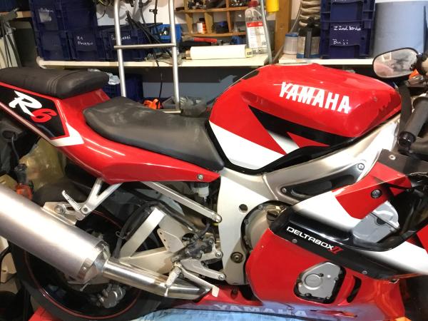 Yamaha R6 RJ03 99-01 Rücklicht wird ohne Birne und ohne Kabel Stecker verkauft