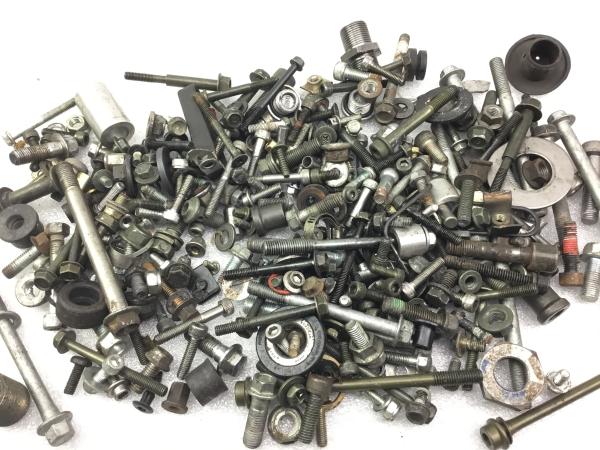 Suzuki, Honda, Kawasaki ,Yamaha Motorrad Schraubensatz Schrauben Motorschrauben 4kg