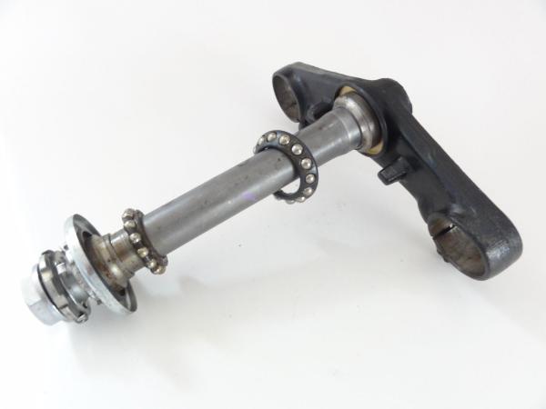 Honda CBR 400 Gabelbrücke Gabel unten