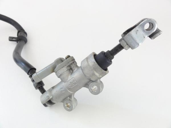 Honda CBR 400 Bremssattel Bremszange Bremszylinder Bremspumpe hinten